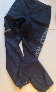 Helly Hansen mörkblå överdragsbyxor regnbyxor, stl 140/10
