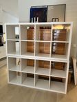 2st vita kallax hyllor från IKEA 