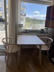 Bord och stolar – Lisabo från IKEA + Jolina från Ellos