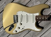 Fender Stratocaster Guld (JD Black)