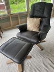 Recliner, vilfåtölj med pall