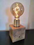 Bordslampa kub