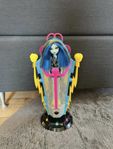 Monster High docka med recharge chamber