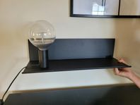 Vägglampa med hylla