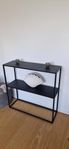 Svart metall avlastningsbord 