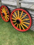 gamla eker hjul med järn ring