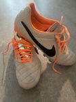 Fotbollsskor Nike Tiempo