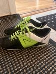 Fotbollsskor storlek 44