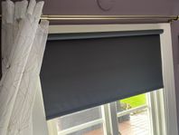 2 st mörkgrå rullgardiner 100 cm