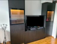 Tv-bänk med två skåp