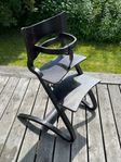 Svart Leander barnstol (typ Tripp Trapp)