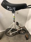 skatebike, även känd som en unitrike. 