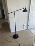 Svart golvlampa Ranarp från ikea