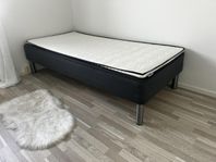 90cm säng från Jysk. Aldrig använd