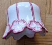 Retro lampa 80-talet, rosa och vit i porslin Höjd 10 cm
