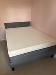 140 säng med ergonomisk aloeveramadrass 2500 kr