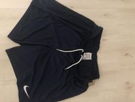 Nya Nike Shorts i mörkblått 