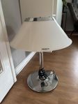 BORDSLAMPA, ATALJE LYKTAN, KROM, SKÄRM I PLAST.