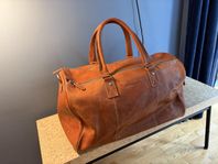 Rymlig BERKELEY weekend-bag i äkta läder – fint skick!