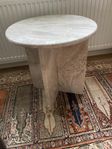 Ace sidobord beige marmor 