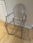 Kartell Louis Ghost stol i Smoke Grey