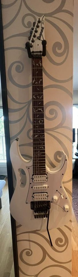 Ibanez Jem Jr (vit)