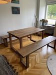Matbord och bänkar i ekfanér