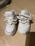 Nike sneakers barn strl 25