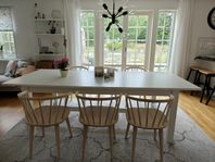Matgrupp med 6 karmstolar och utdragbart matbord