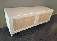 IKEA BESTÅ TV-bänk med rottingdörrar