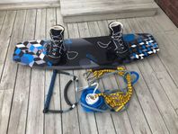 Wakeboard inkl. boots och lina