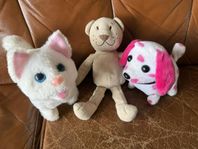 Tre leksaker: kusinen till Mr Beans Teddy, en hund och katt 