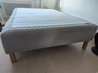 Säng/ Bed 140x200