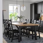 IKEA Skogsta bord och 8 st svarta stolar