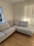 Ljusgrå Madison- 3-sits soffa med divan höger
