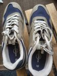 sports shoes size 44