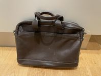 Axelremsväska/datorväska Kenneth Cole brunt skinn