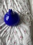 Blå retrolampe i glas