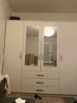 Vit garderob med spegel -3200