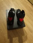 Snygga Love Moschino sneakers.