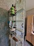 Duschhylla med krokar för glasbetong