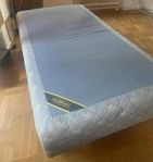 Säng 105cm KUNGSÄNGEN REGAL. leverans