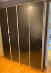 Bokhyllor med glasdörrar
