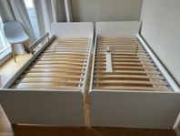 2 st sängar SLÄKT sängstomme med ribbotten, stödbräda