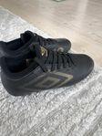 Fotbollsskor Stl 35 