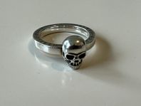 silverring med dödskalle Thomas Sabo