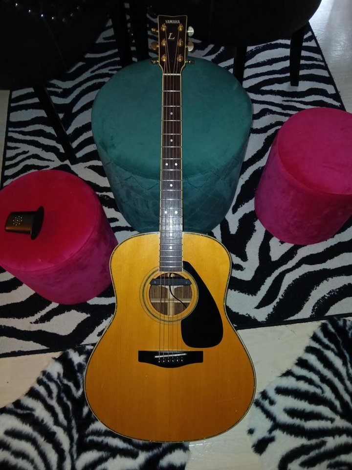 Gitarr YAMAHA LL11