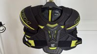 CCM Tacks XF 80 axelskydd för hockey, Senior
