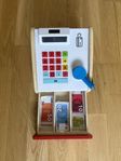 Playtive Junior träkassaapparat - perfekt för rollek!