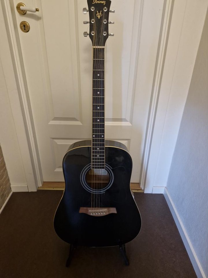 Akustisk gitarr (Ibanez) 